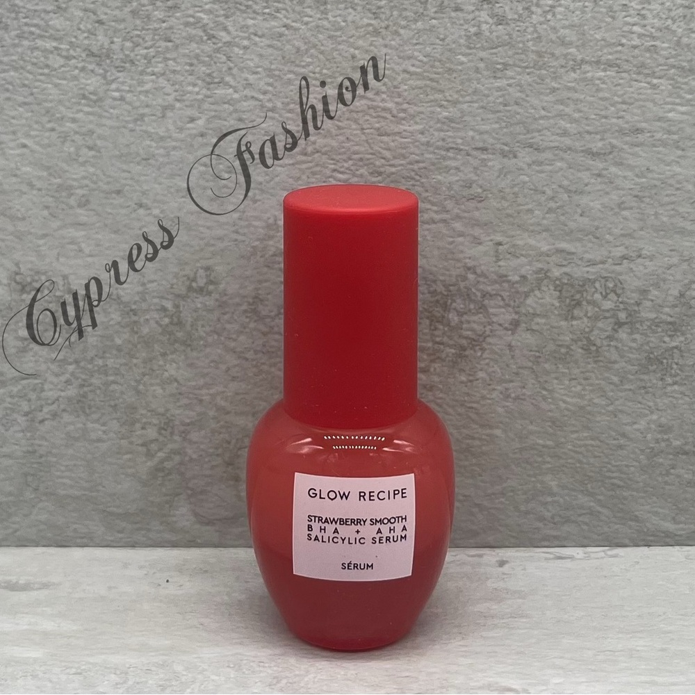 🔥 $12 Glow Recipe Strawberry Smooth AHA + BHA Salicylic Serum - Picture 1 of 4